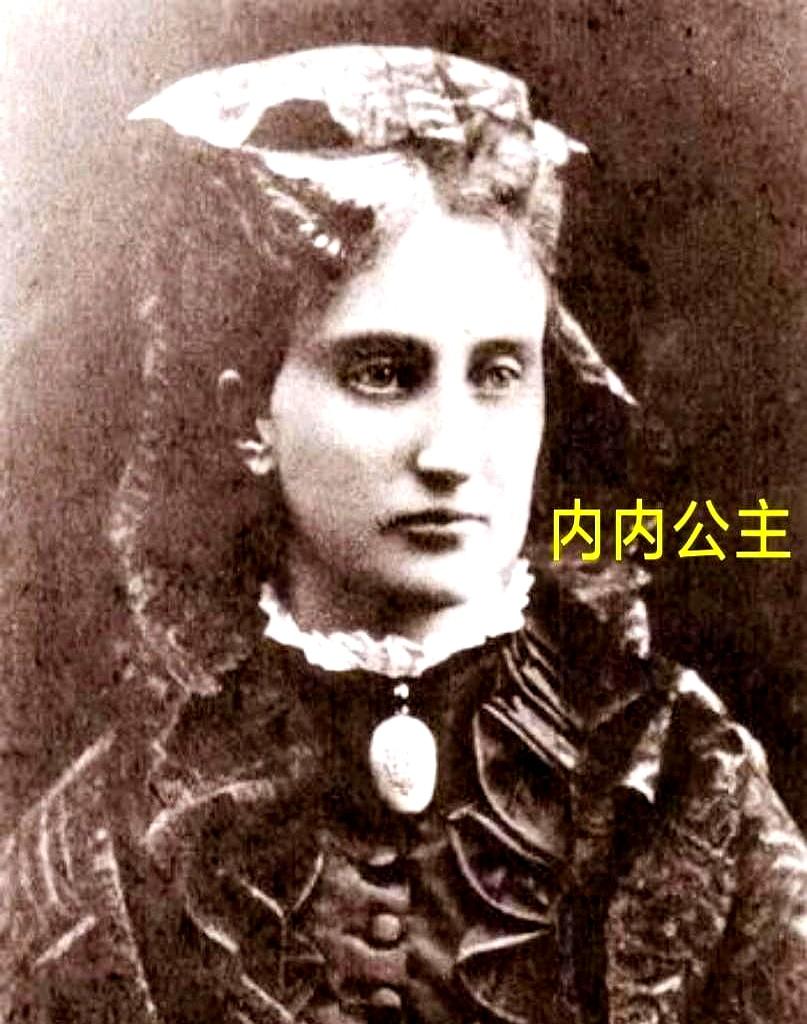 本来该她当皇后，结果皇帝一眼看中妹妹，她成了被换掉的那张牌。24岁匆匆嫁