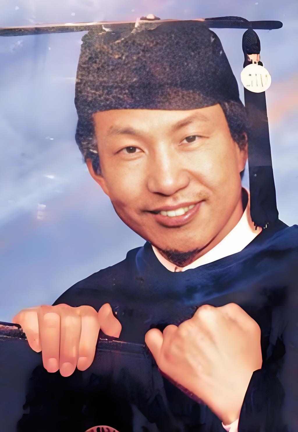 “太屈辱了！”2006年，华裔核物理博士蒋国兵移民加拿大后，为了生存下去，放下了