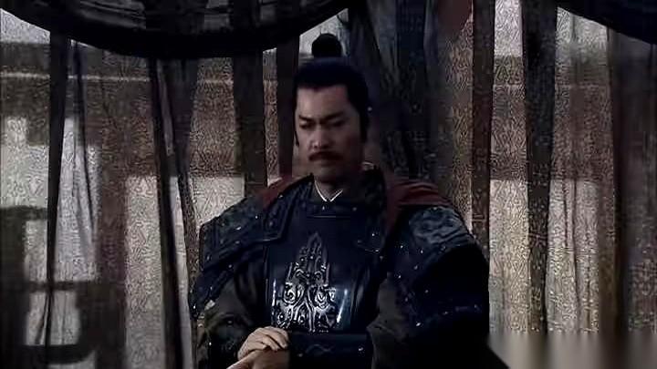 汉惠帝刘盈，要把他亲妈吕后的情人审食其，五马分尸。诏书一下，整个皇宫的空气都凉