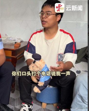 云南腾冲，保山边境派出所两位民警，因到社区开展工作错过饭点，于是来到街边常吃的餐