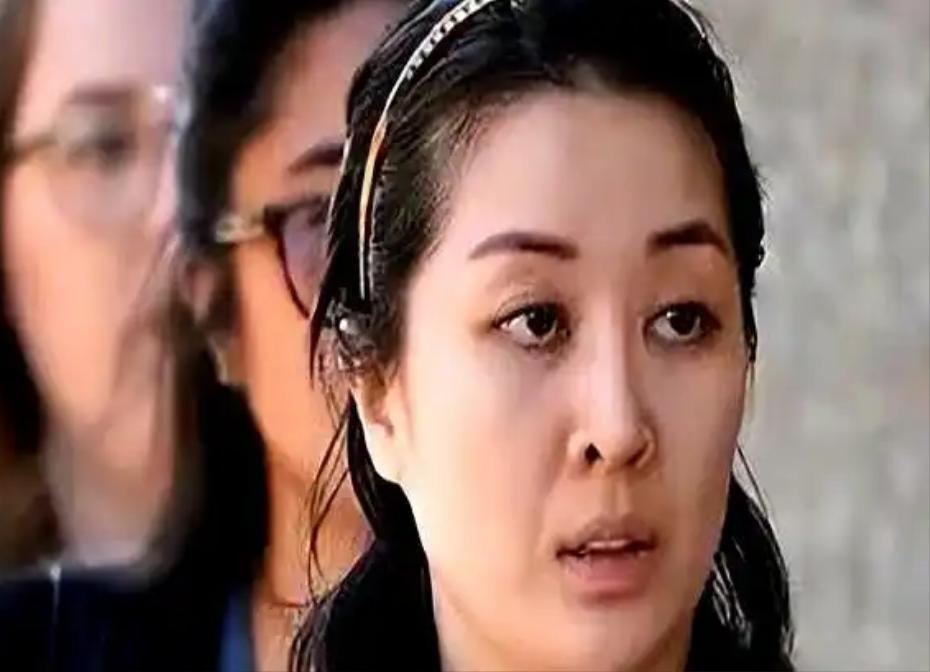 李凡妮这案子，让人看得直摇头。她是地道北京白富美，6岁随母移民美国，家里在北京和