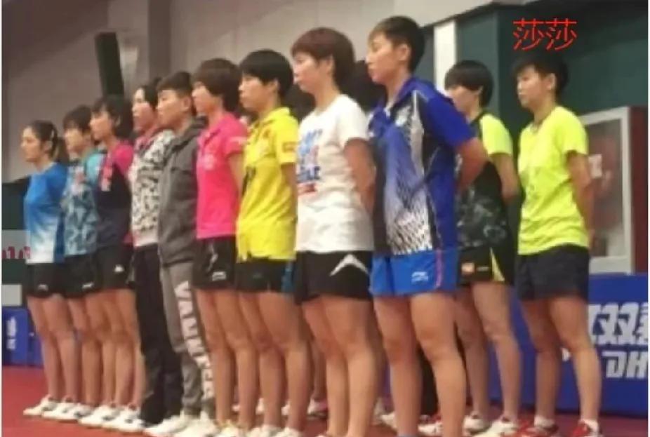 翻到孙颖莎2017年1月17日的旧照啦！当时她还在国乒女二队，参加大循环比赛，照