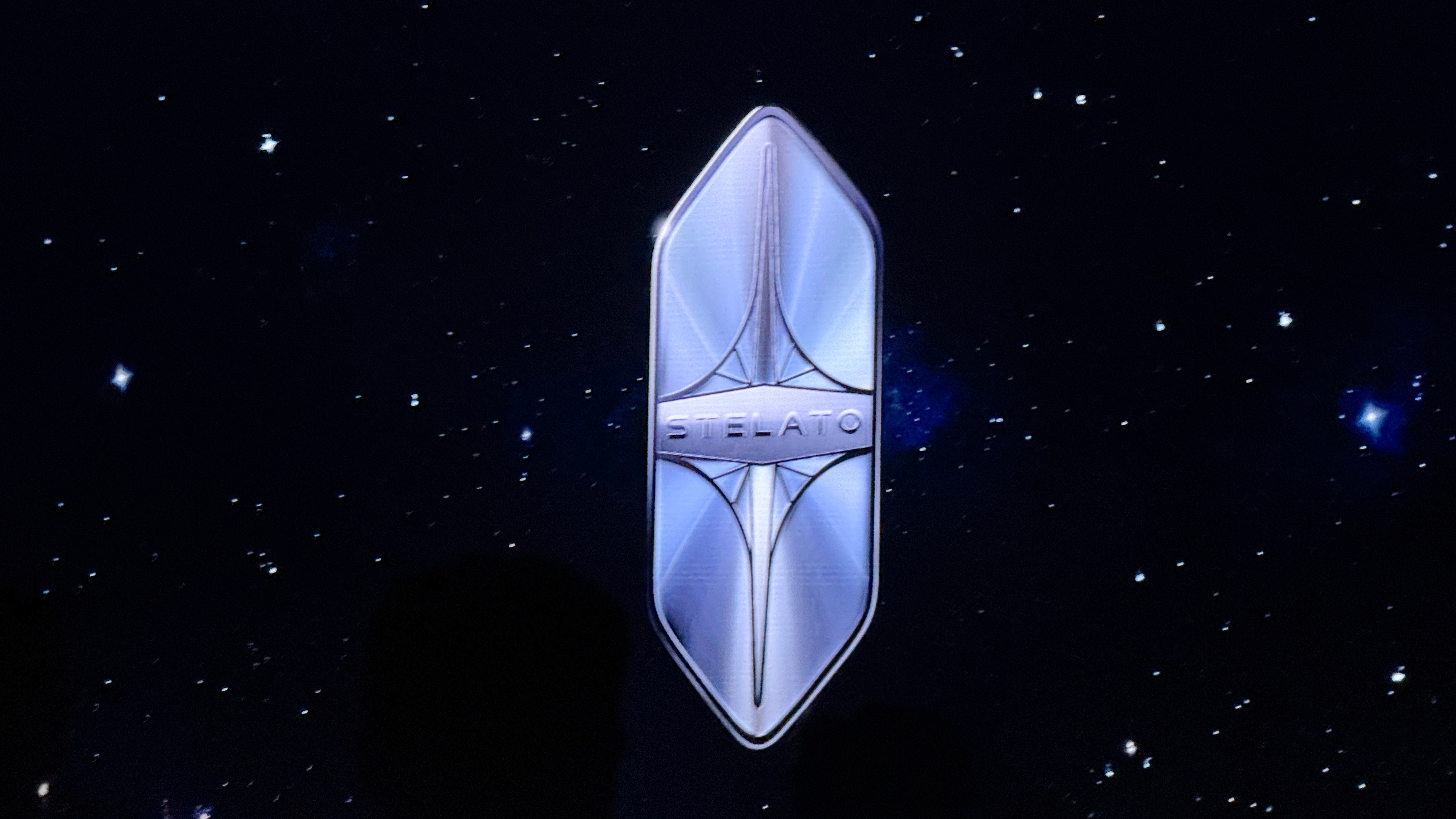 想象一下，享界的新logo如果出现在车头，像尊界似的在正中间，你们觉得帅吗？[求
