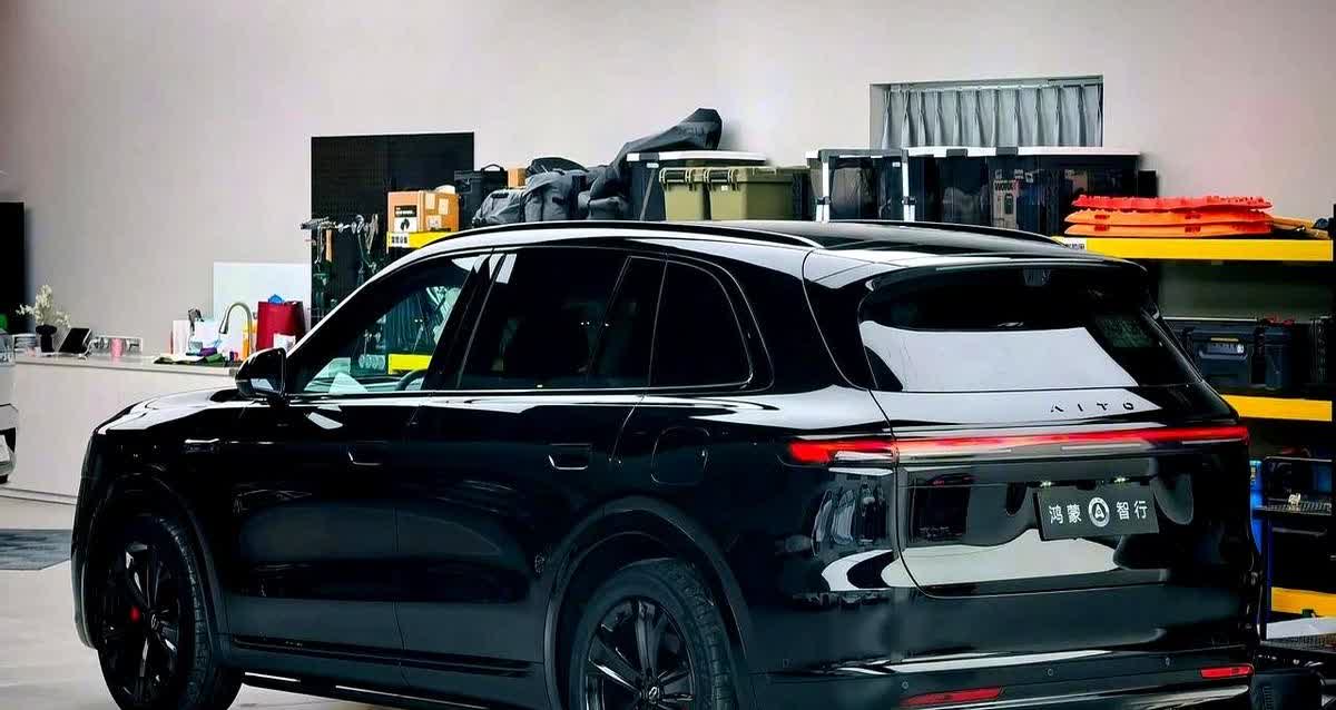 我跟你们讲，最近谁要买车，千万千万憋住了。九月份那个全新的问界M7，要是不搞
