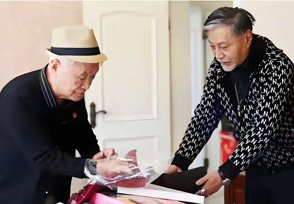 钱再多有什么用？原来牛犇的儿子王侃，根本不是淋巴癌去世的，他的老朋友站出来发