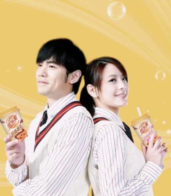 周杰伦江语晨网友挖出周杰伦与江语晨物料，称当初周董是为了气Hebe才和江语晨