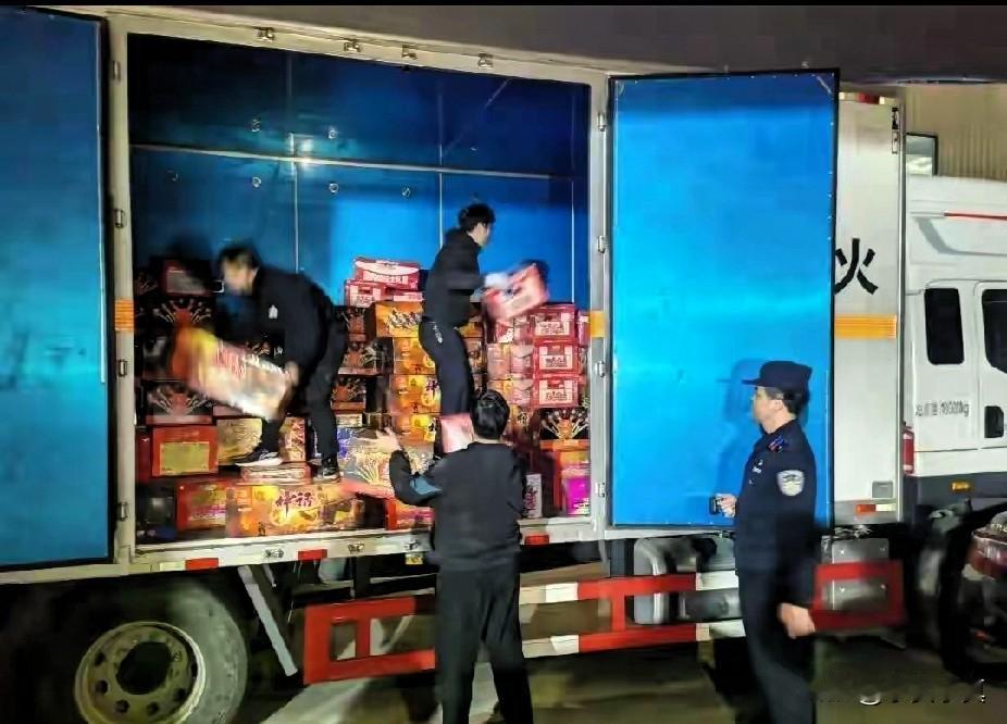 湖北炸了，广州动了。湖北烟花爆炸事故，造成12人白白的丧命烟花店内。各地方还没