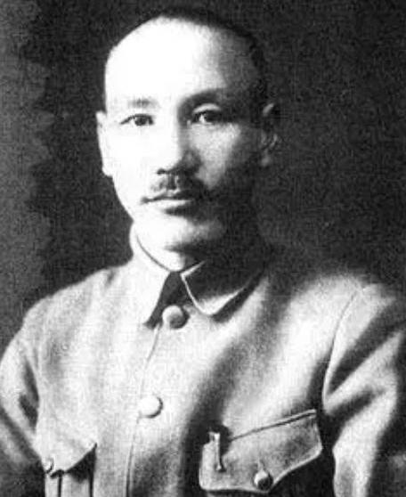 蒋介石最大的错误不是失去大陆退守台湾，而是犯了两个连老祖宗都不会原谅的错误。 