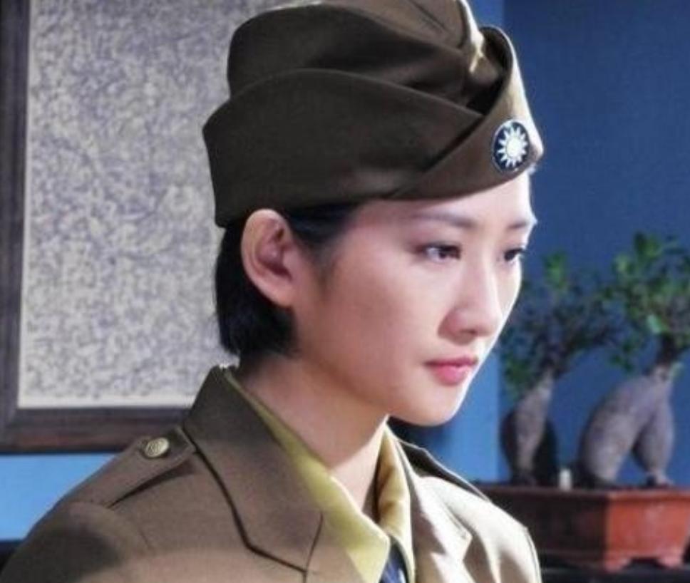 1938年，41岁戴笠借口加班，把秘书余淑衡，带到了卧房，戴笠递给她一杯咖啡：“