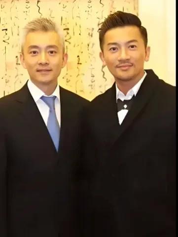 55岁前中央电视台主持人亚宁和乖乖虎苏有朋罕见同框，亚宁头发都花白了，真的童颜鹤