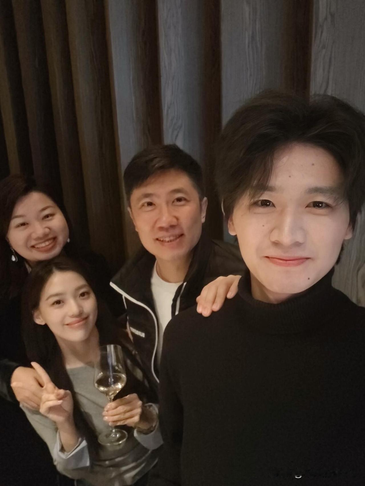 12月28日，《offer5》实习生胡明昊发布2025年总结vlog。今年