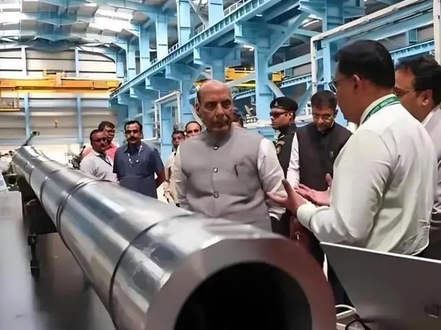 印度偷师不成沦为笑柄？10亿买中国8台盾构机，拆解后不会组装！2018年，印