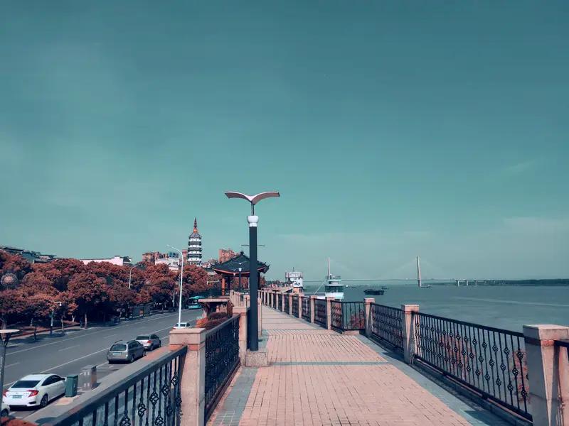 提及安徽，不少人第一反应便是合肥，认为它地域广袤，实则其面积并未跻身安徽前三。安