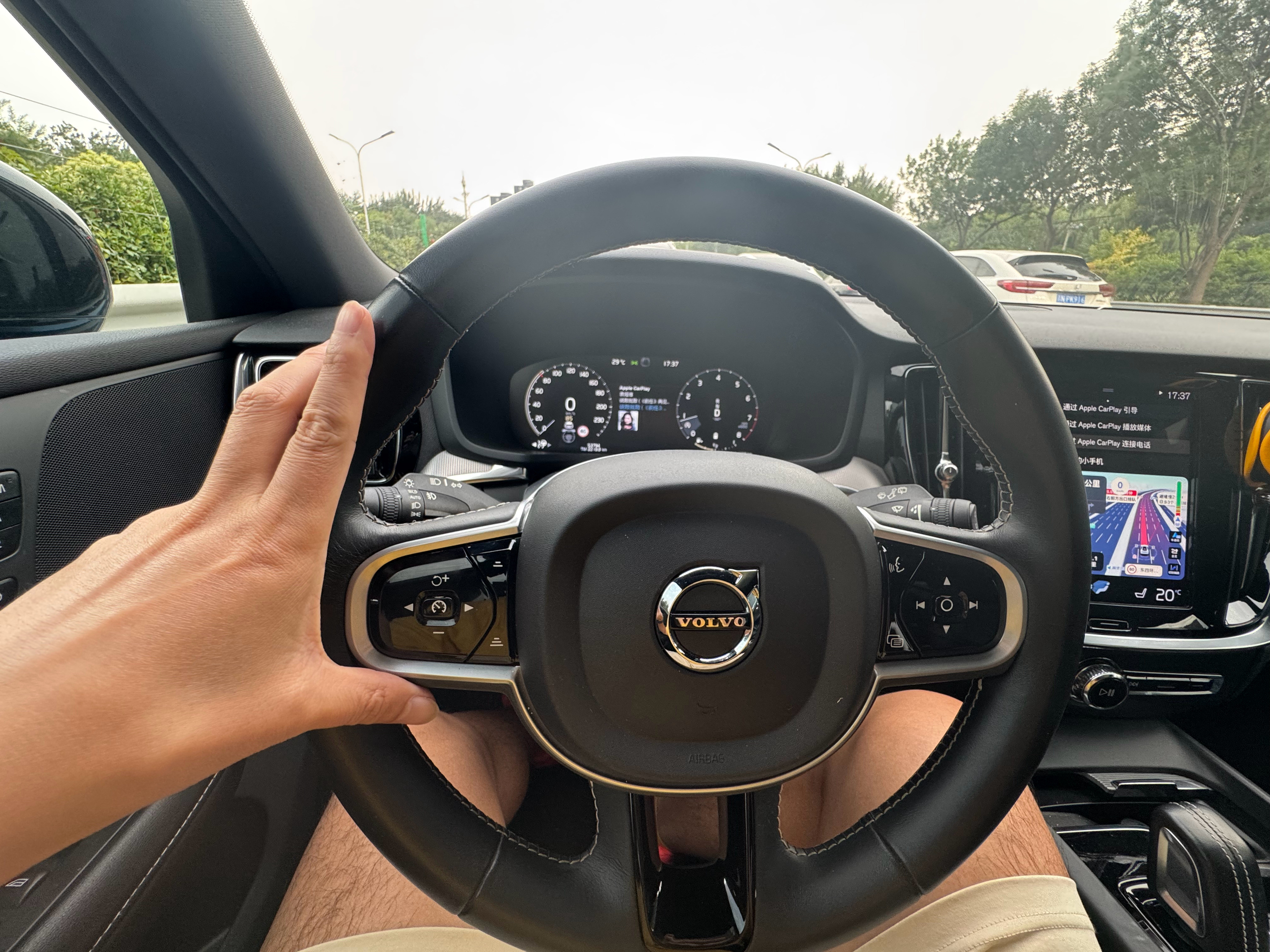 最近开车都太温柔了么？V60竟然会觉得很冲​​​