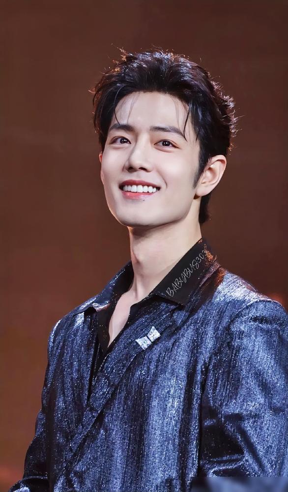 片场发现父母被做成人皮俑，肖战一个生理性干呕，导演直接喊过。别蒙，这根本不