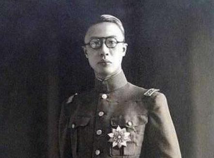 清朝皇帝的年号，历来是寄托国家愿景的地方——"康熙"是万民康宁，"乾隆"是天道昌