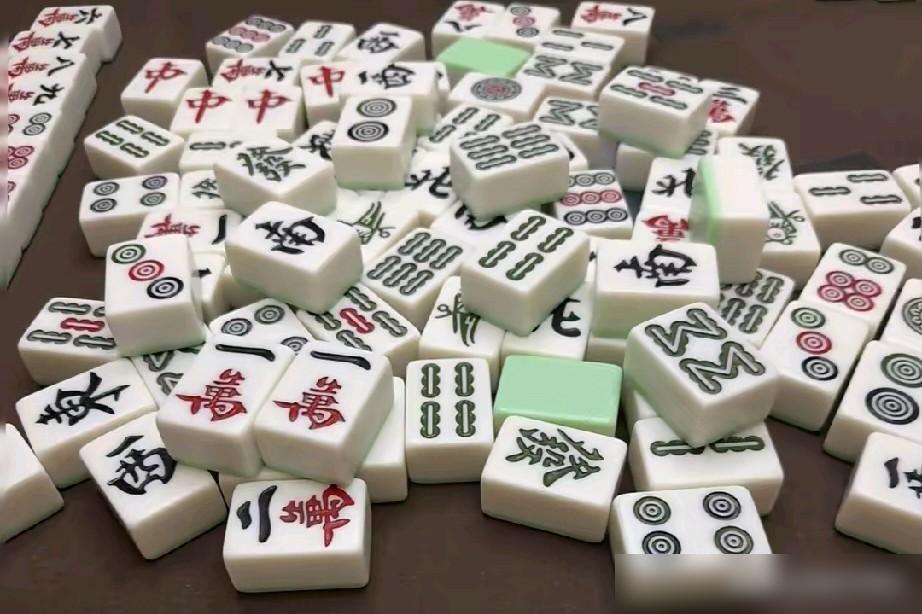 你敢信？有人连续24小时攥着麻将牌，突然眼一翻直挺挺砸在牌桌上！是个40岁