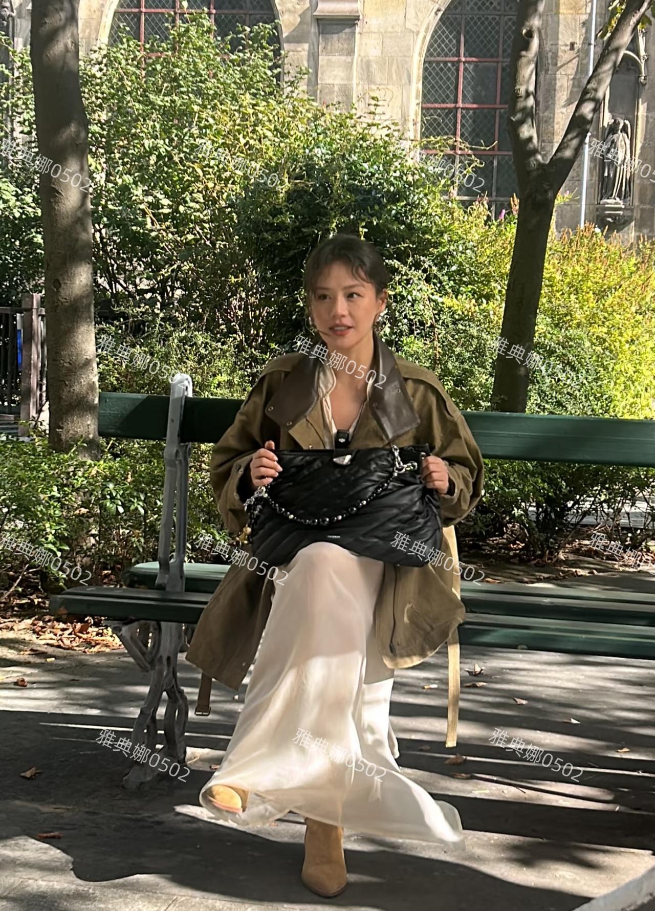 马思纯的美貌被低估了，她不上镜本人个子高五官端正，身上自带一种大气舒展的美，真人