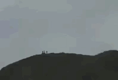 真主党一炮炸飞3名侵略者！视频于3月29日由黎巴嫩真主党官方发布，震撼战场画面引