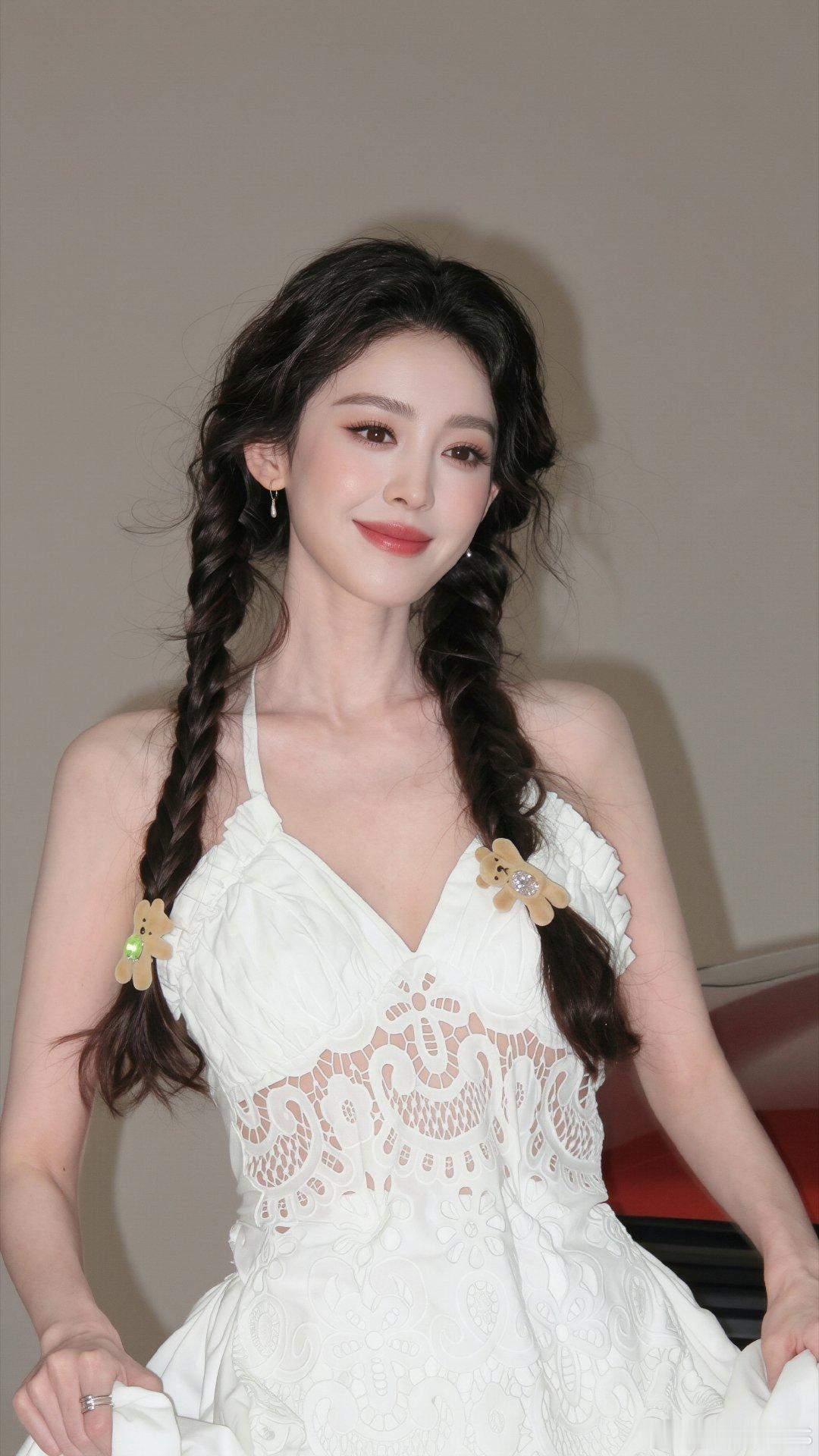 #娜扎#灵魂还在度假，在所有的道别里，我最喜欢“下次见”，但假期跟我说“再见”#娜扎#​