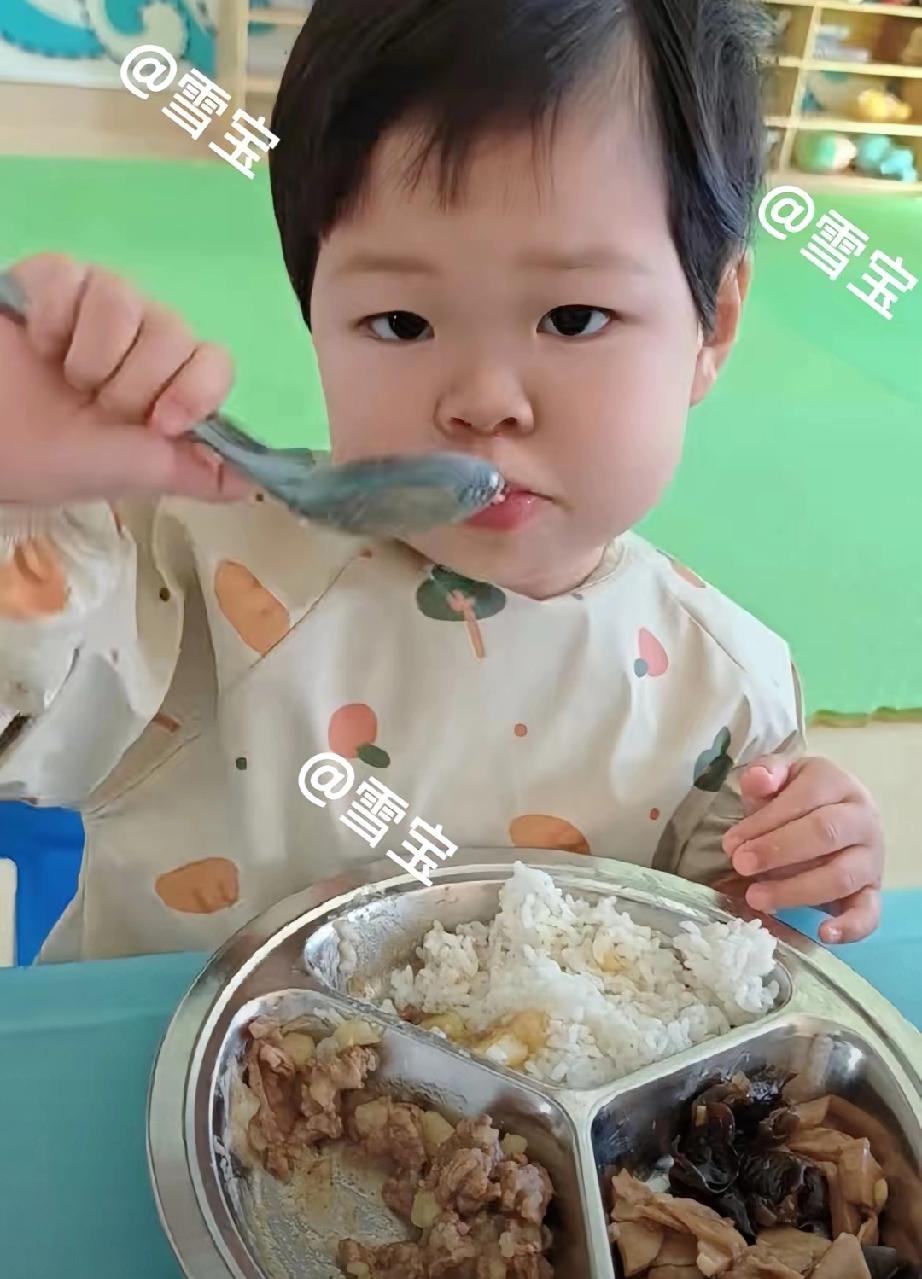 忽然觉得心里空落落的，就像突然失业一样——原来孩子上幼儿园，对父母来说也是一种“