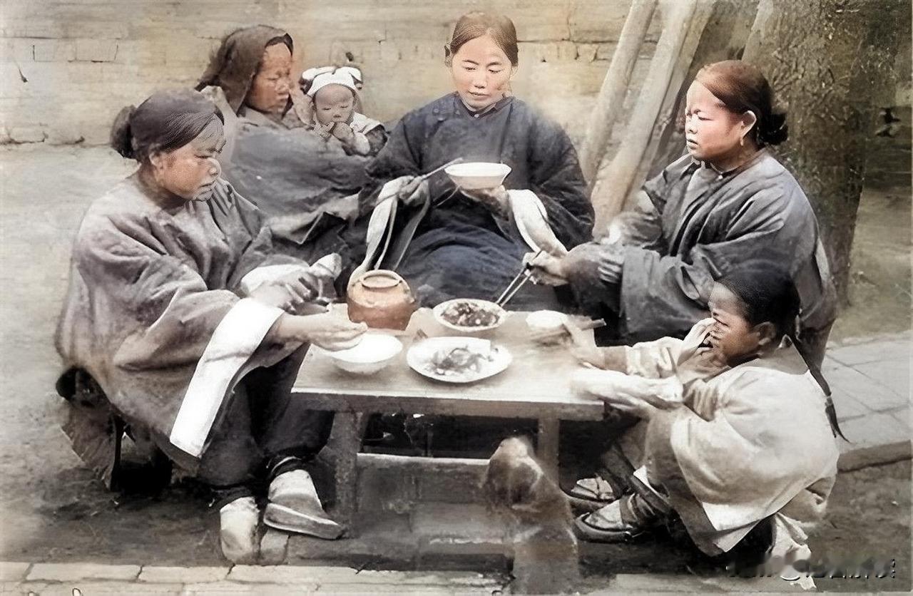 烟火粗食度流年：明朝普通百姓的食物从哪里来大明一朝，宫廷里山珍海味摆满宴席，