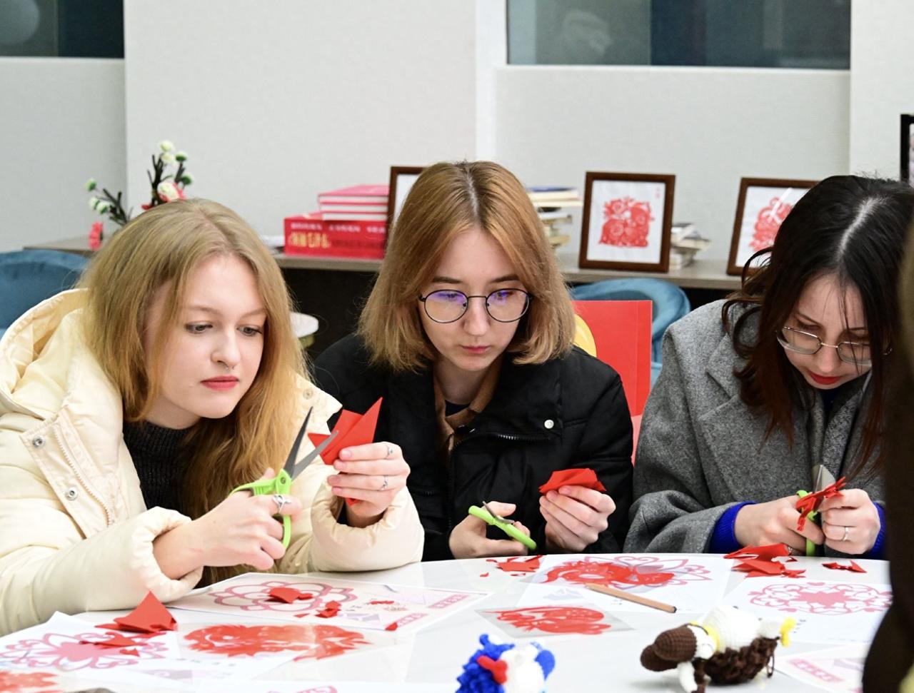 中国，正成为全球留学目的地的新兴引力场最近，与一个在高校做博导