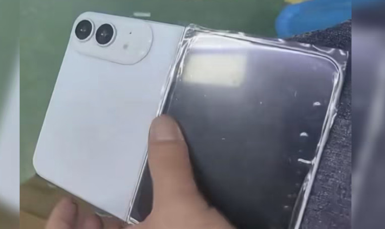 刚刚！iPhoneUltra折叠屏经典白哑机曝光有媒体放出了苹果将于今年秋天发布