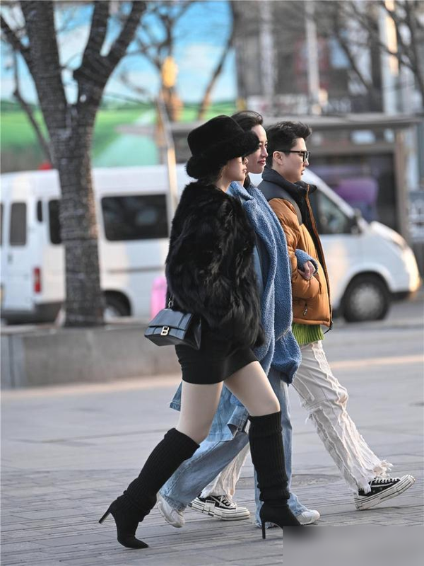 北方春天穿长靴咋搭才美?这届美女给出标准答案