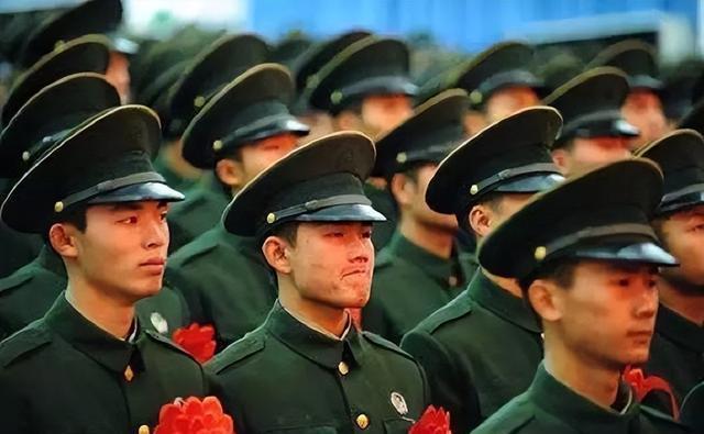 为什么要召回，国家这么多兵不够用的吗？五大战区，有战区是不能动的，预防边境，国