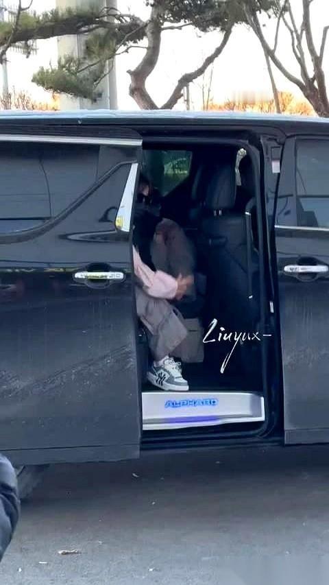 最狠的打脸，不是粉丝下场回骂，是官方直接给你盖个章。你说逗不逗，有人闲得发慌，