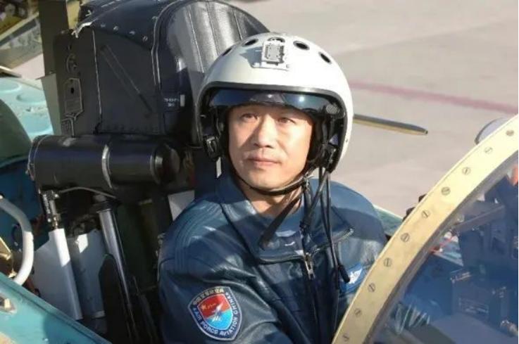 2005年5月，我国一架研发数十年的特殊战机，突然在试飞中“倒扣下坠”直冲地面，