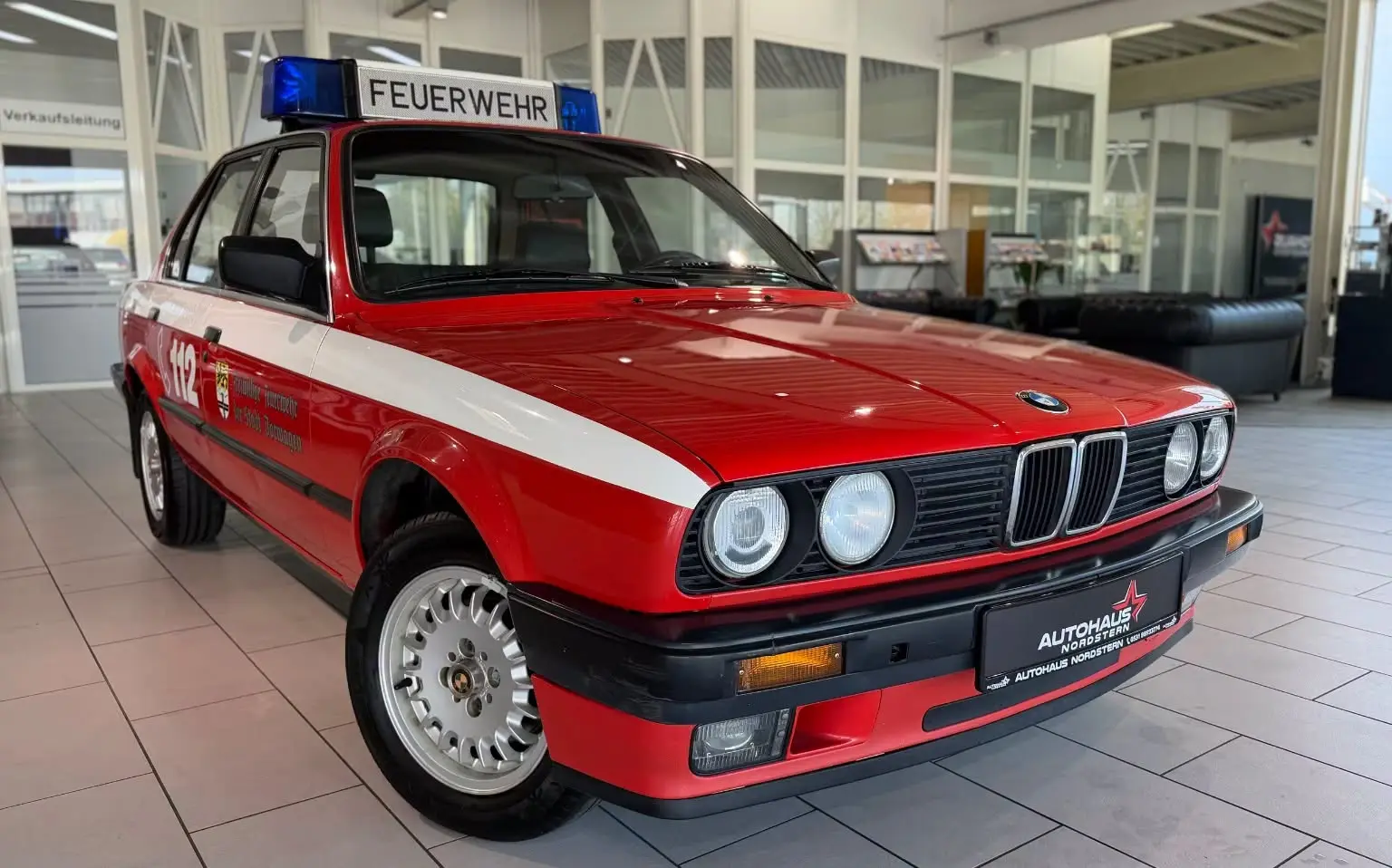 退役的”小蓝灯“。BMW 320