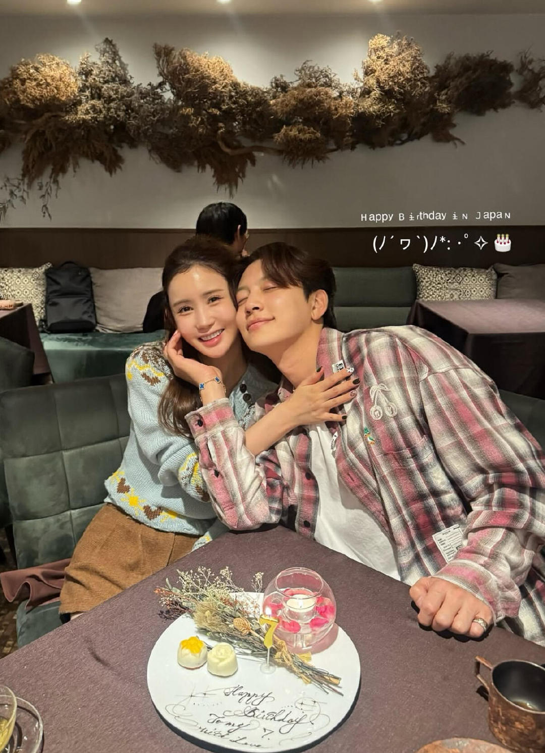 #李多海妈妈来中国照顾怀孕女儿#42岁在异国怀孕，听起来需要很大的勇气。但李多海不孤单——丈夫崔东旭