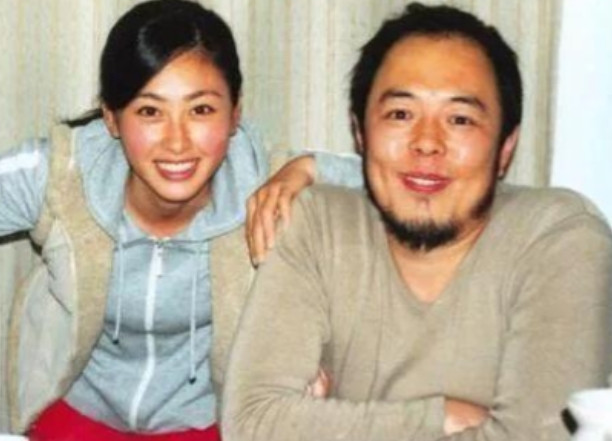 一天深夜，19岁的女大学生訾晓敏给45岁张铁林打电话：“铁林哥，我好像怀孕了，孩