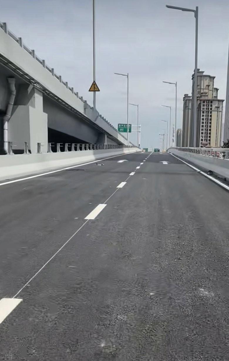 石家庄市和平路高架桥复兴大街西上下口。