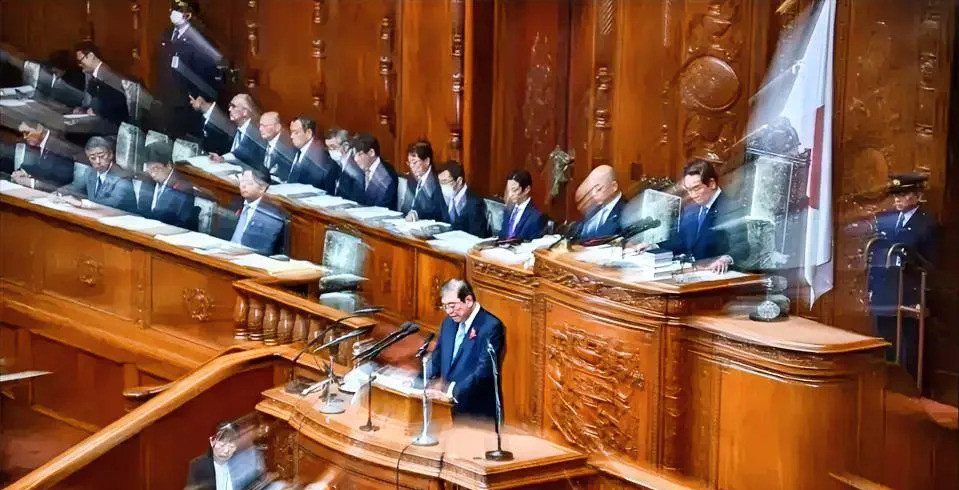 日本首相不行了，народегонелюбит嘿