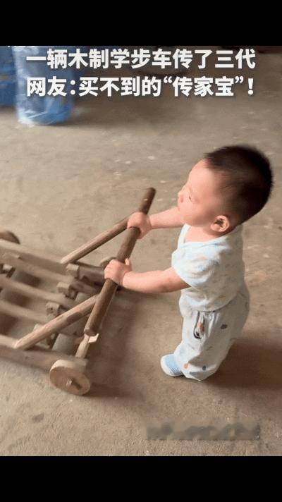 “没想到上人民日报了！”江西上饶，宝宝刚学走路不是跪就是爬，妈妈愁坏了，不料，爷