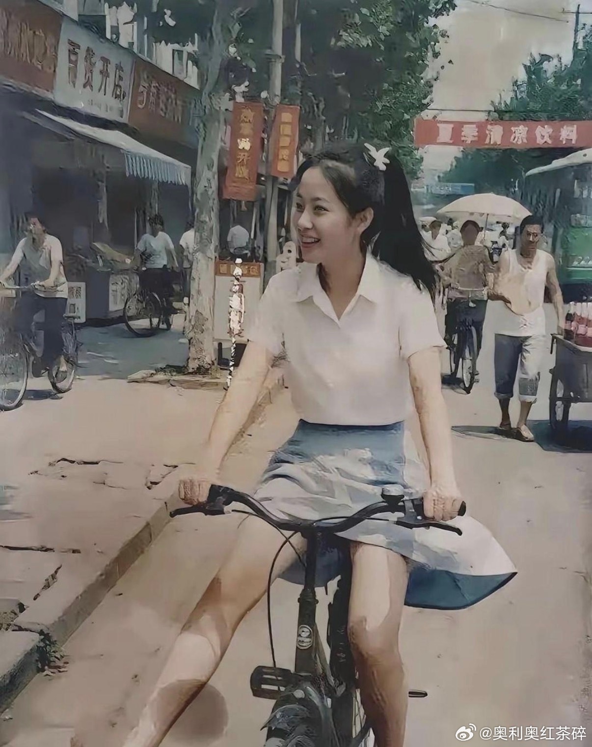 98年的女生，放到现在也算大美女吧！