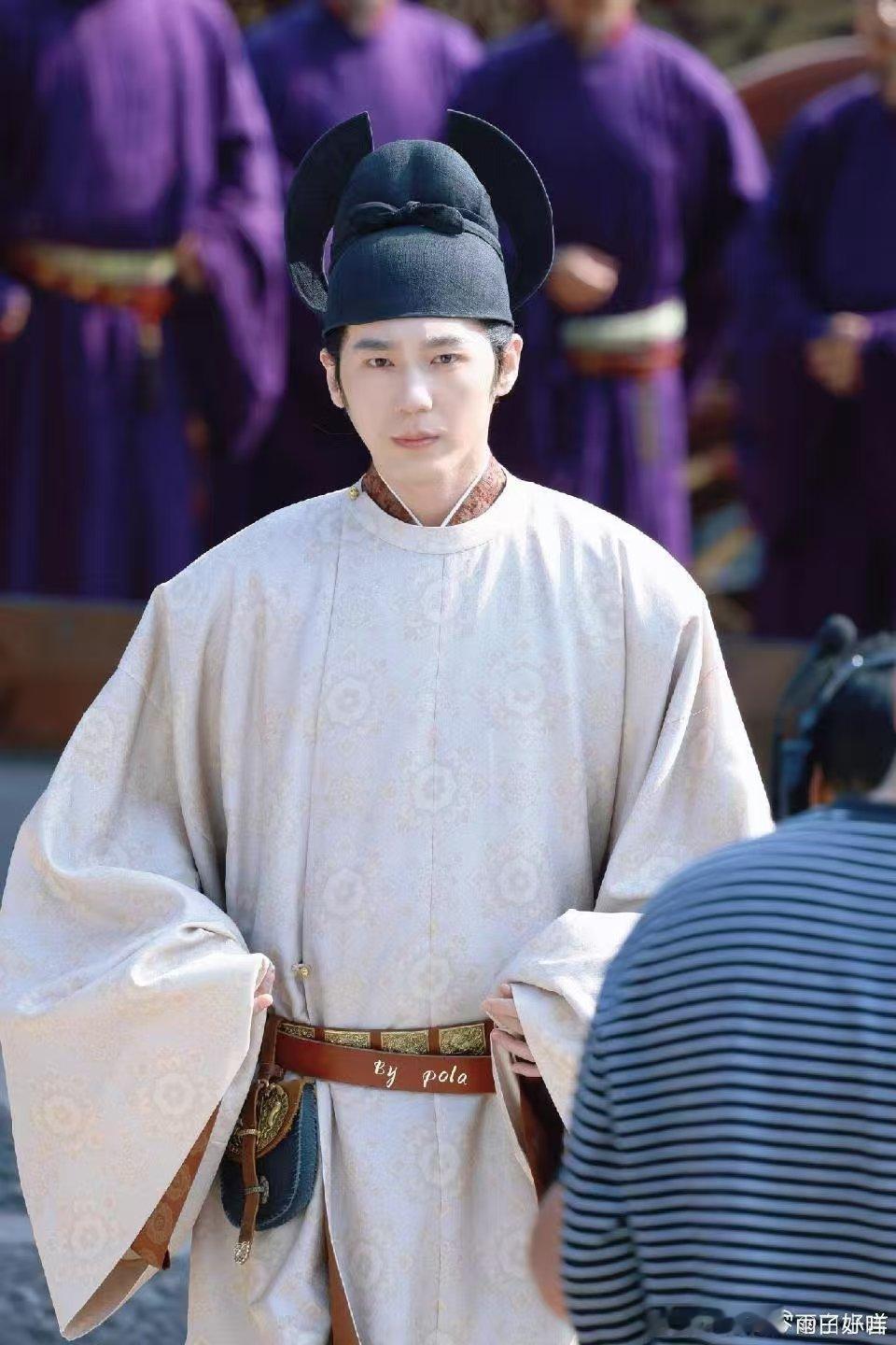 不知道白宇演古人仪态很曼妙真没想到白宇古装仪态这么出彩！荀诩的英气，钱弘俶的文