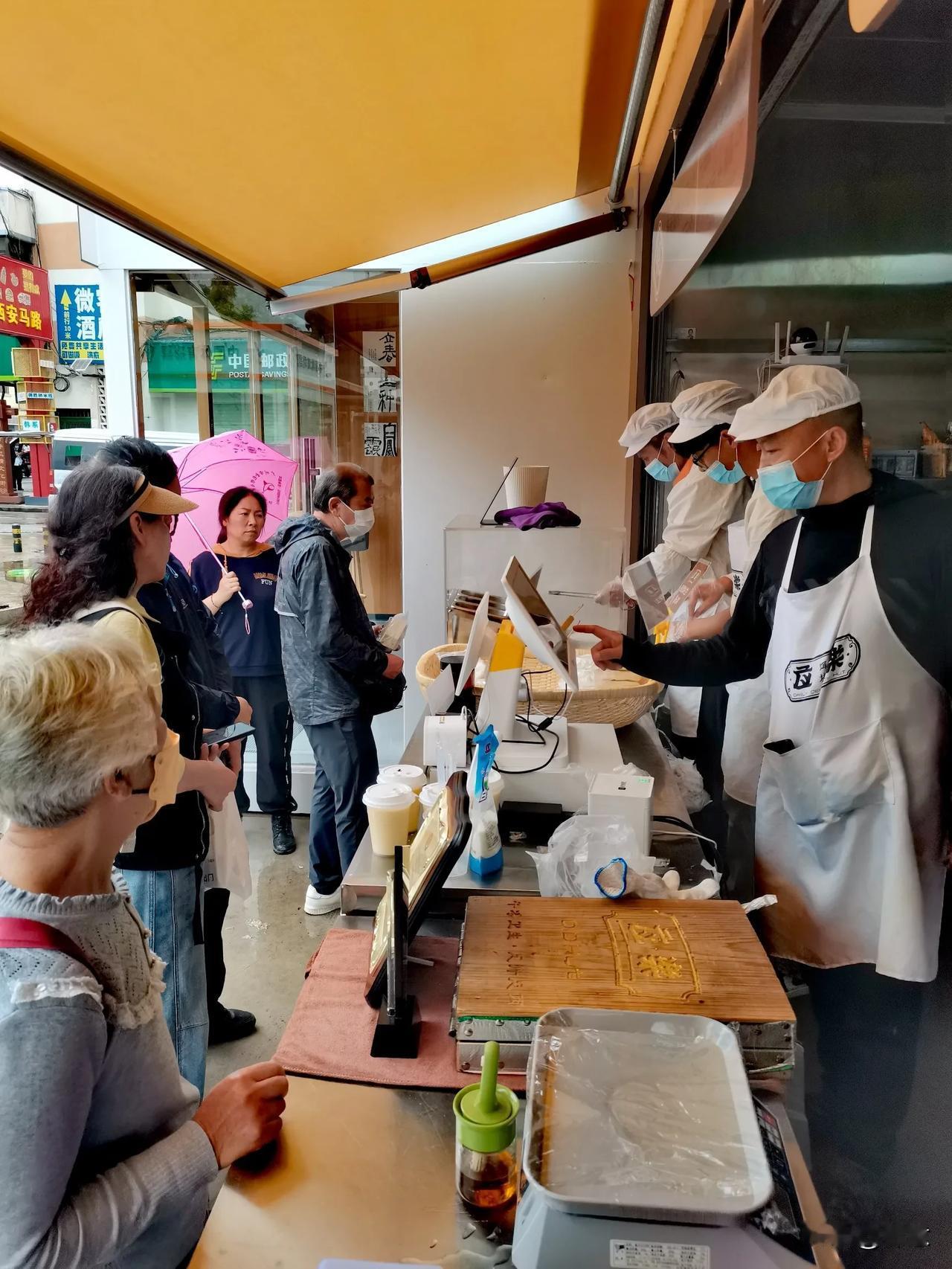 应乐饵块：一口软糯，邂逅云南至味在云南美食的璀璨星河中，应乐饵块宛如一颗熠熠生