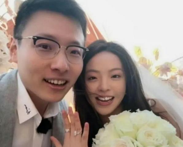 王中磊为子庆生，19岁威廉肌肉线条吸睛，人气力压姐姐王文也在娱乐圈，华谊兄弟作