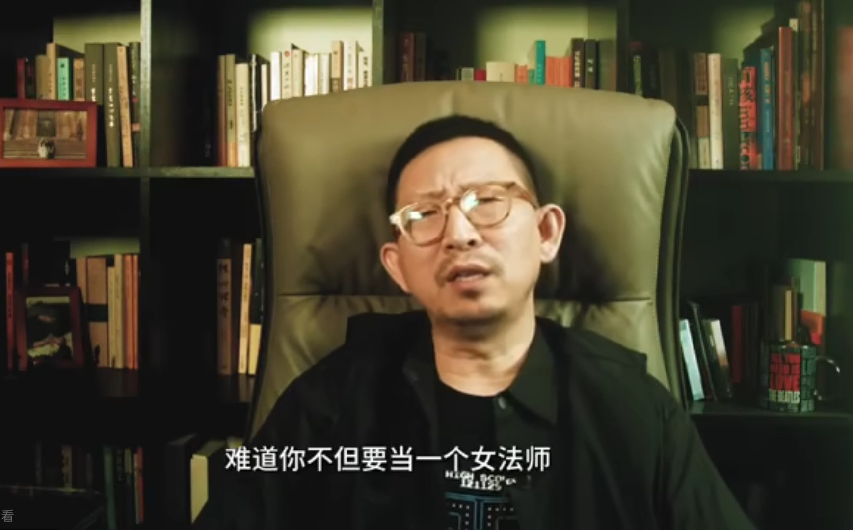 音乐圈的热闹事儿怎么能少得了锐评师丁太昇呢，刚刷到他的视频被笑死了：“没有文化和