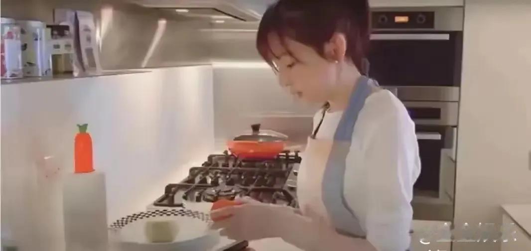 当“甜心教主”的私宅空间随镜头揭开面纱，王心凌的家瞬间成了全网热议的“美学样板间
