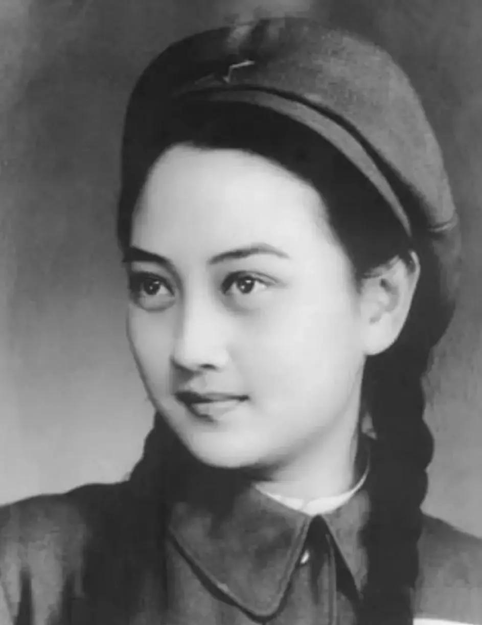 1966年，八一厂已经很乱了，当时厂里私底下流传着一句话：“男的，不如女的，老的