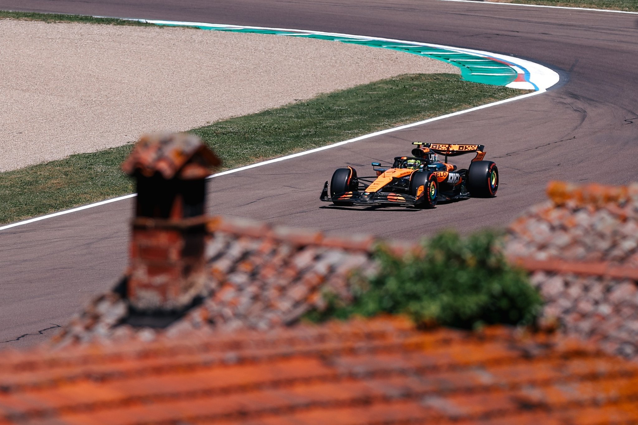 F1伊莫拉FP1，迈凯伦包揽一二，前五名差距不到0.1秒！2025f1伊莫拉站