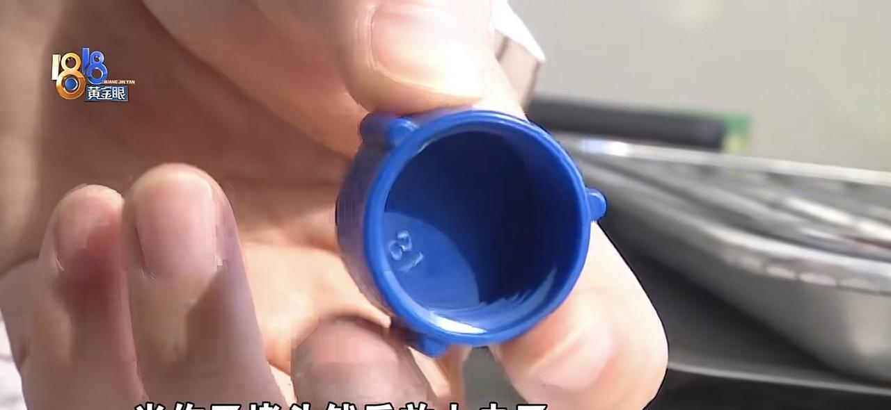 浙江宁波，男子是个米粉，新房装修从里到外用的全是小米。可净水器刚安装完成一个月，
