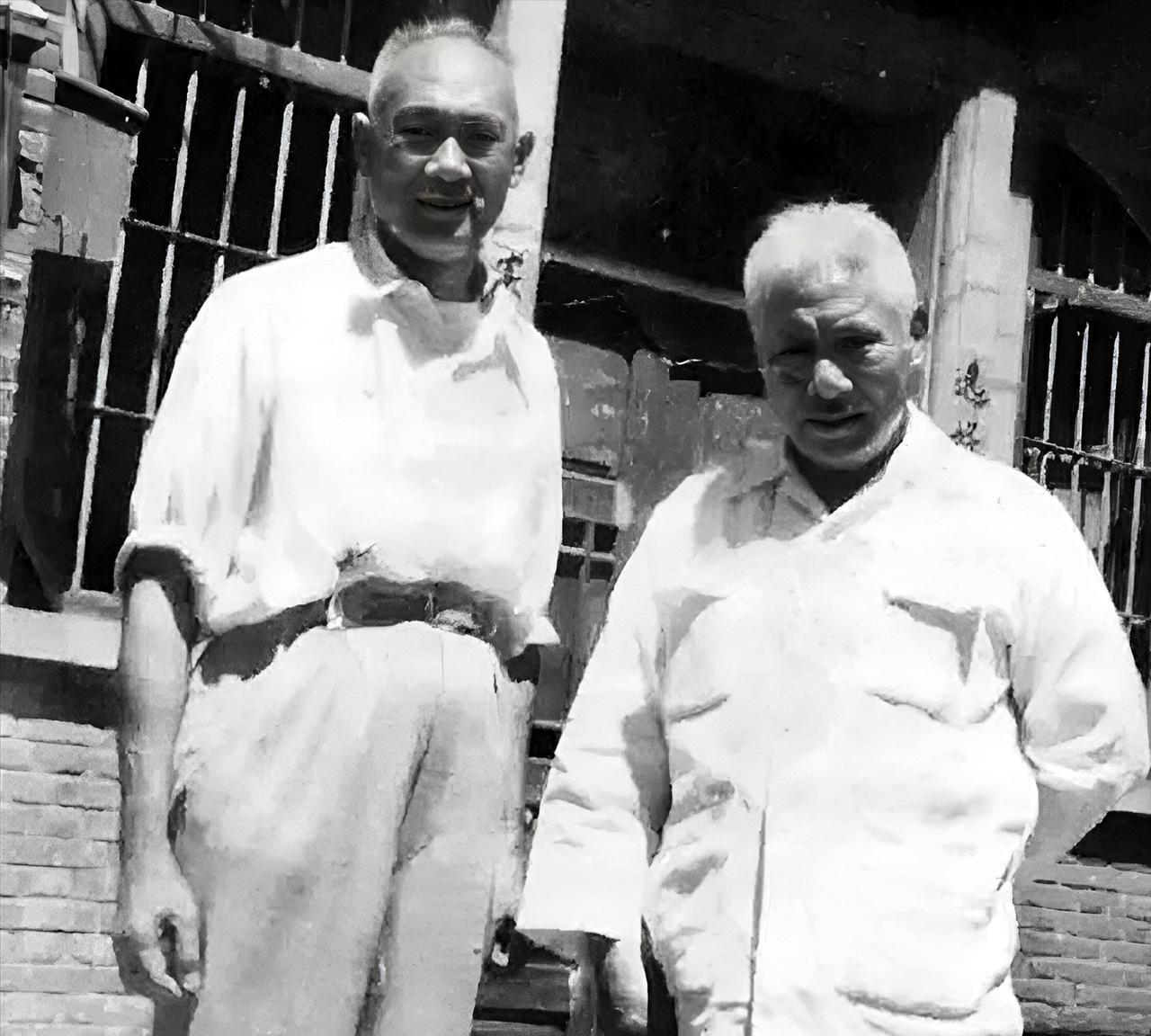 [666]1934年10月初，江西瑞金的红军司令部外，突然闯进一名浑身溃烂的“乞