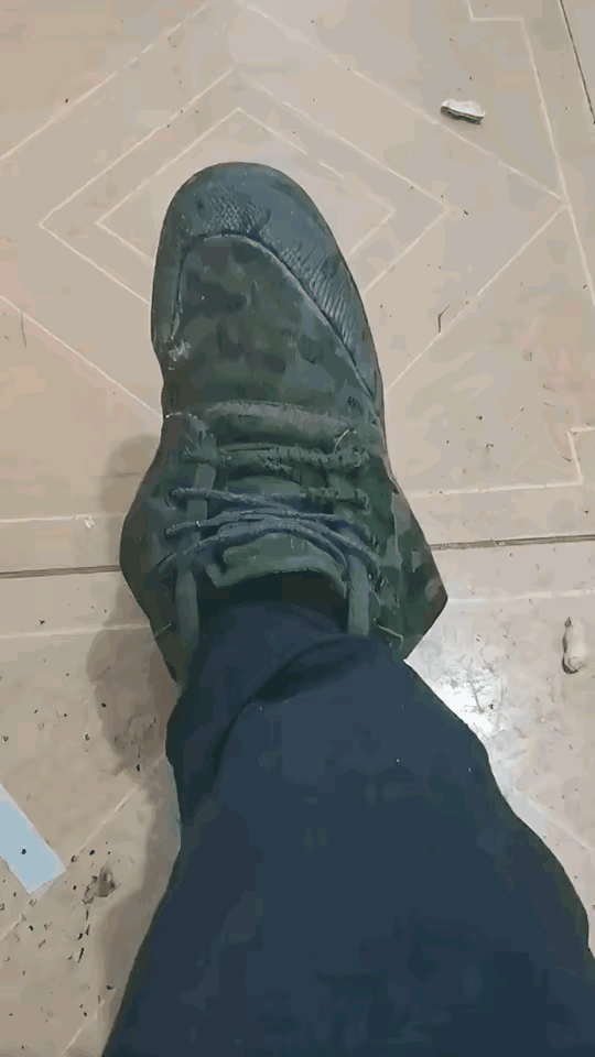 劳保鞋成精了[捂脸哭][捂脸哭][捂脸哭]​​​