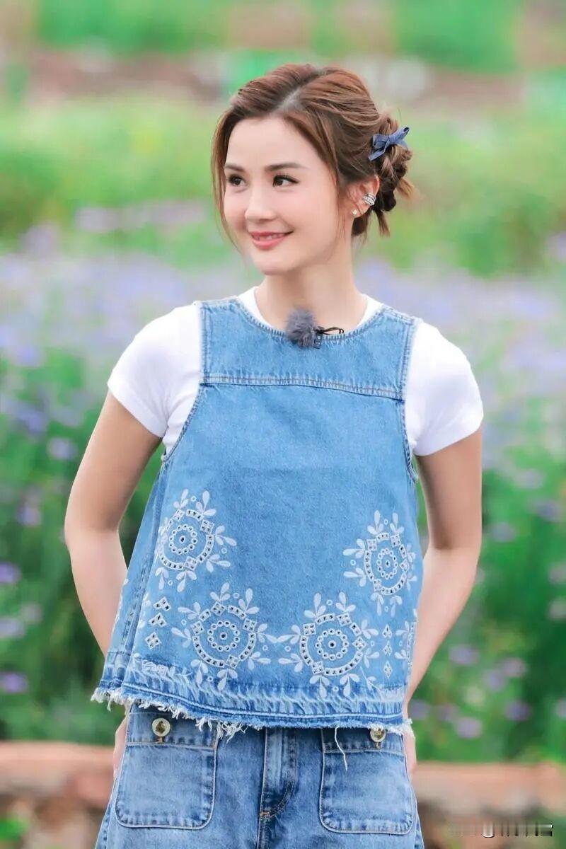 蔡卓妍官宣结婚了，我们单位里的那俩老姑娘嫁了没？昨天，蔡卓妍（阿Sa）官宣结婚了